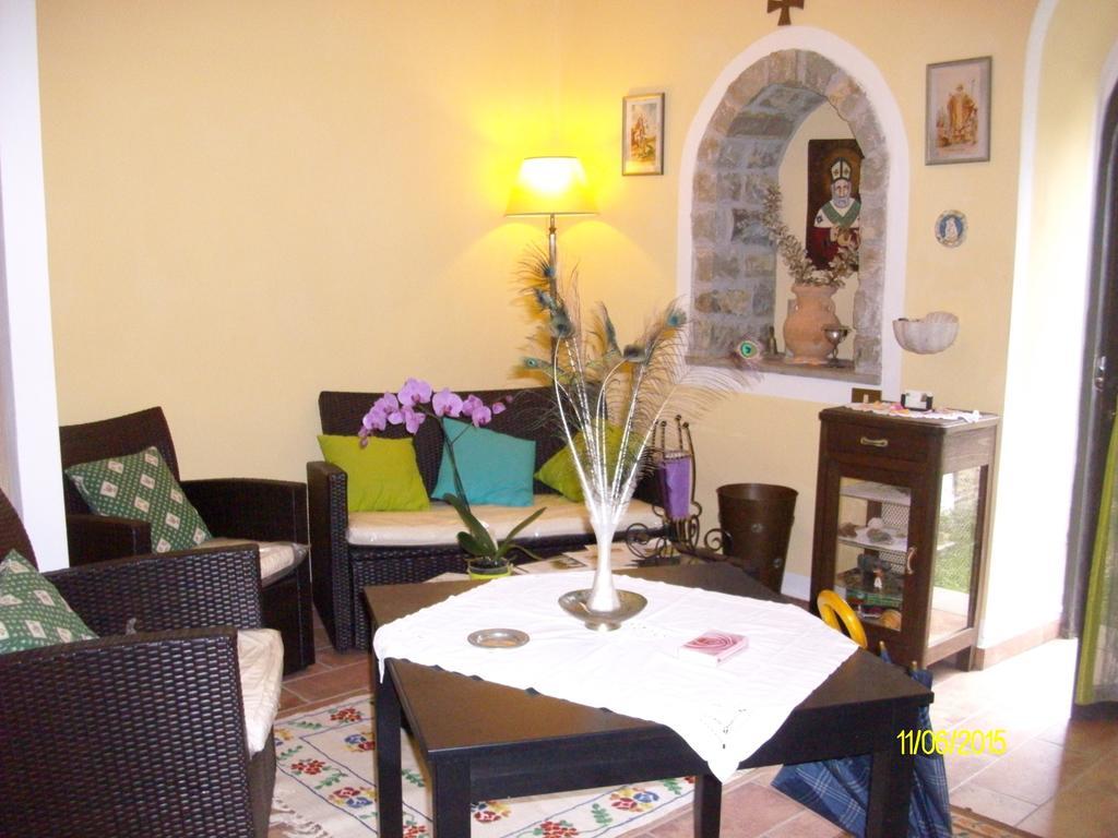B&B San Nicola Serramazzoni Экстерьер фото